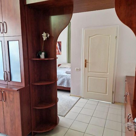 White House Aparthotel Белци Екстериор снимка