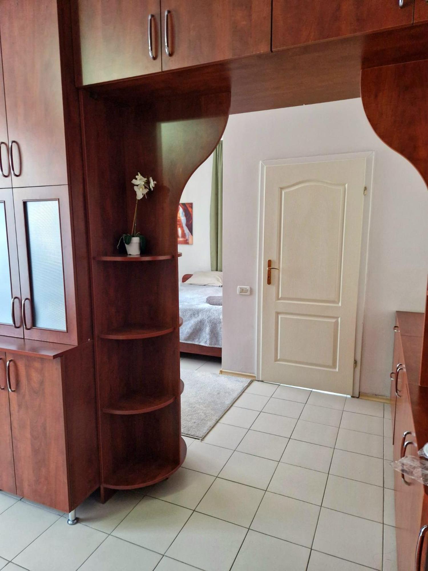 White House Aparthotel Белци Екстериор снимка